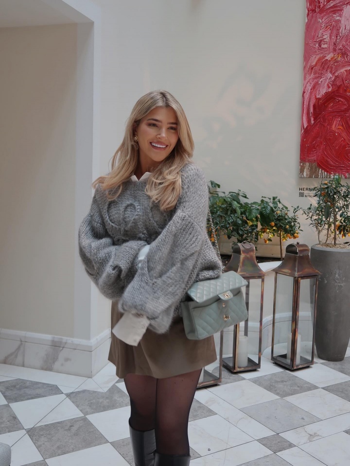 手机安全登录入口-英格兰太太团成员回家！加拉格尔模特女友晒照：生活真是疯狂！