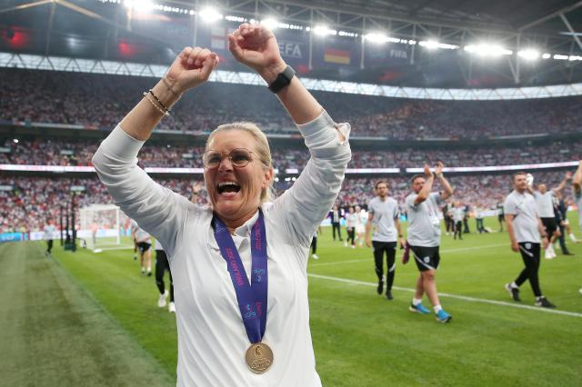 Kaiyun-雌狮夺冠成就大英国家日 凯恩：致敬图恩彩虹终结