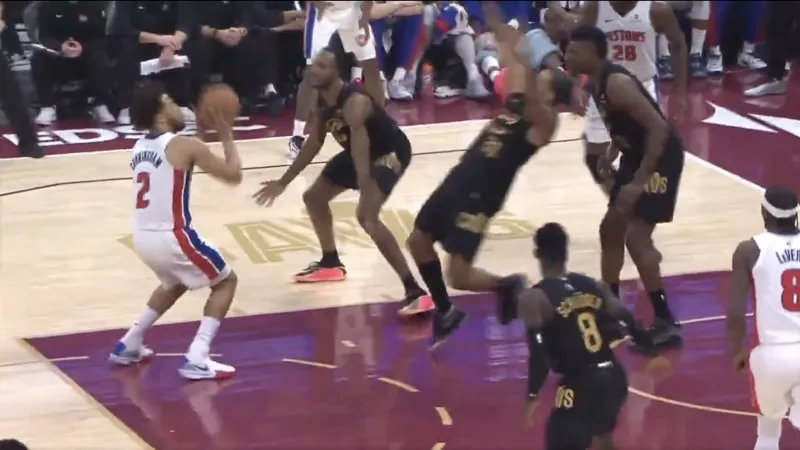 开云体育-美记：因在对阵活塞时假摔，骑士前锋泰森被罚款2000美金