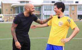 开云体育-半场射横梁？!看看足球版本的技巧·扣篮·三分大赛