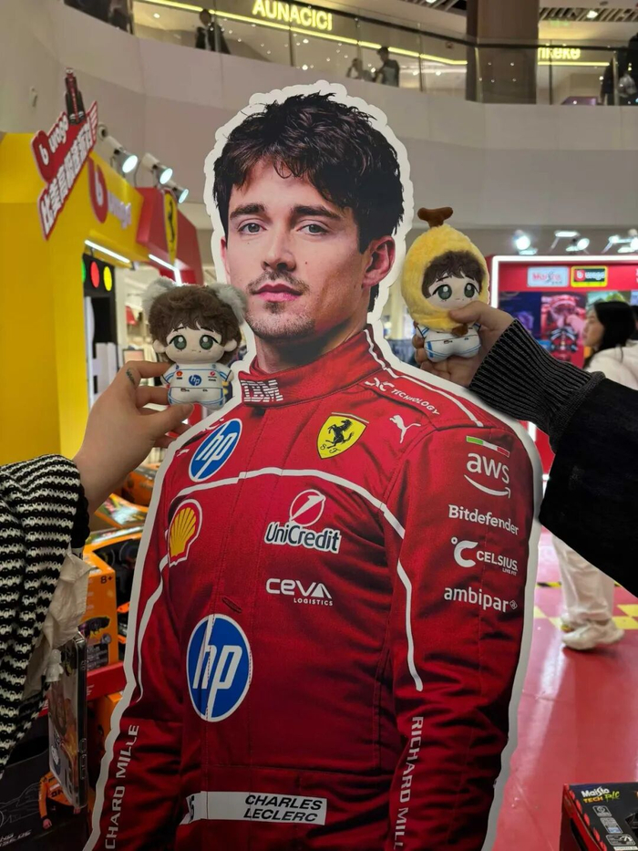 开云体育-“逛超市都能遇到世界级车手”，这几天的上海成了“F1痛城”|范坤|上海市|赛车|老法师|拉塞尔_新浪体育_新浪新闻