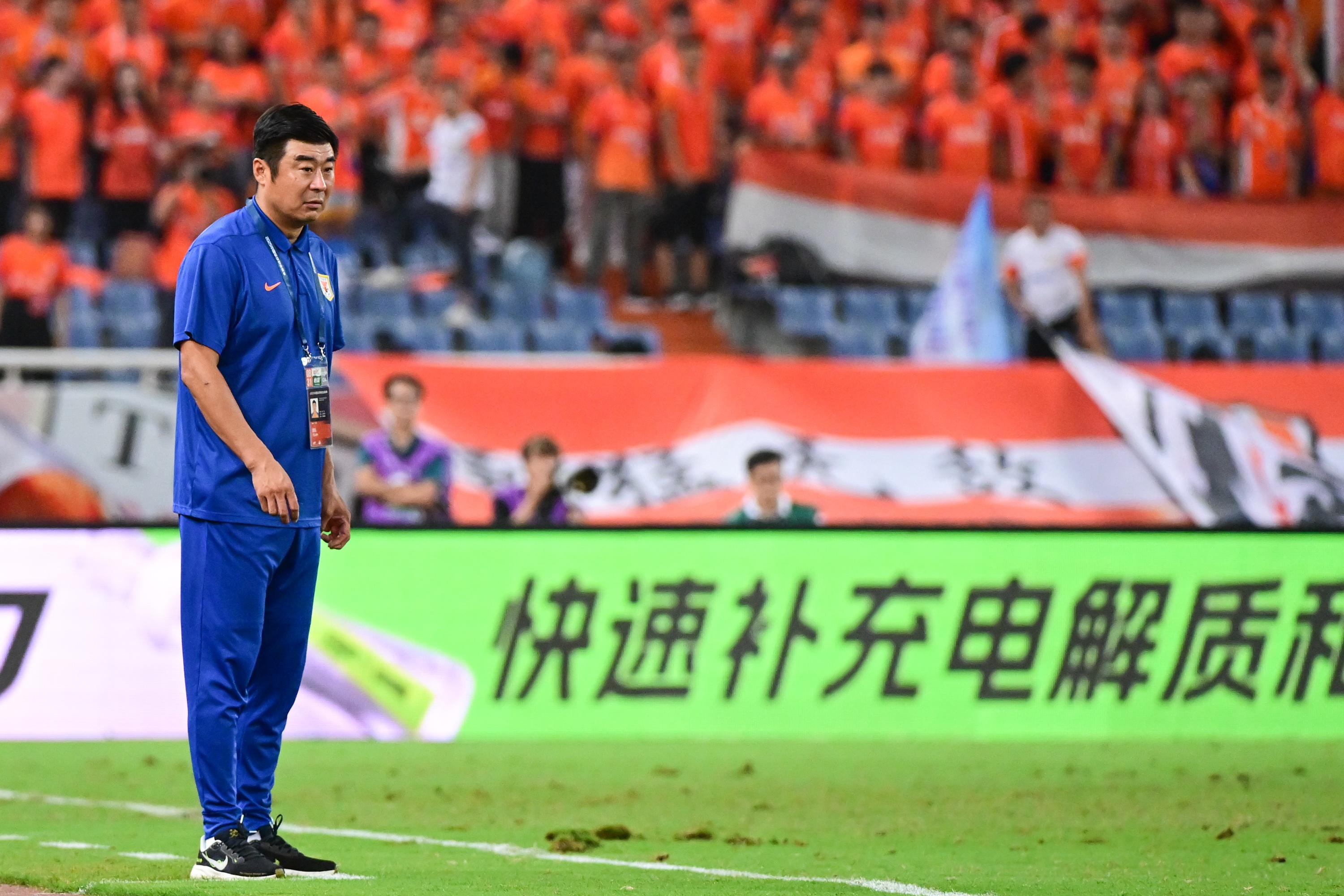 官方网-足球报:韩鹏真实定位只是俱乐部员工,并非独立的教练团队领导者